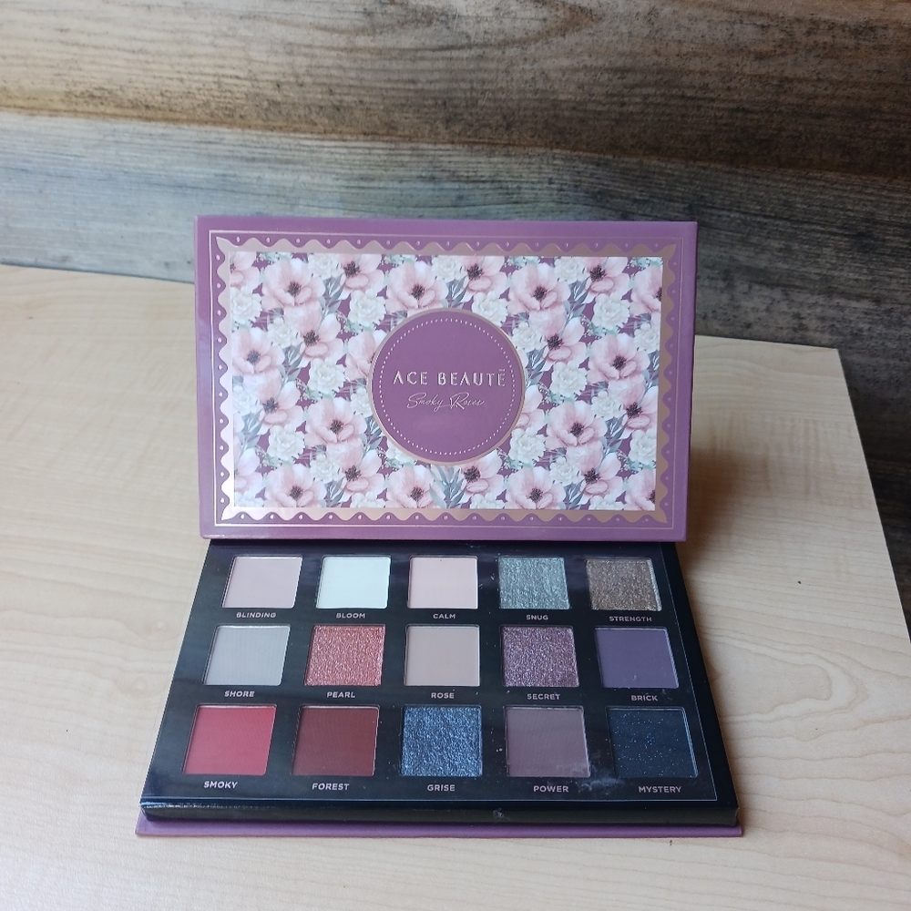 Ace‎ Beaute Smoky Roses Eyeshadow Palette New in Box 15 Shades